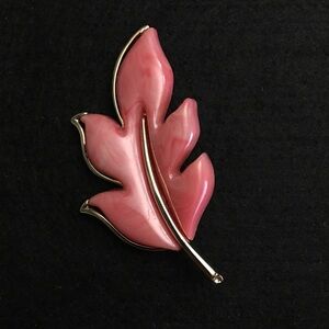 NOS Awesome 1975 AUTUMN SPLENDOR Sarah Coventry Pink Leaf Brooch Pin